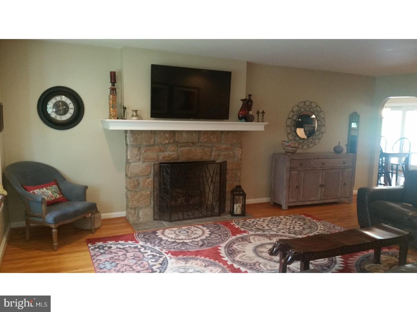 674 Pinetree Road Jenkintown, PA 19046 - Photo 2 of 25 Living Room