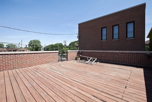 2828 South Lock Street Chicago, IL 60608 - Photo 20 of 21 a view of a roof deck