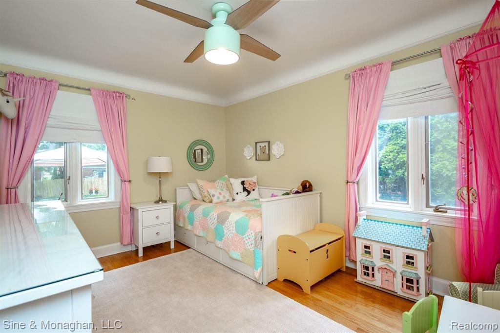 1015 Hawthorne Road Grosse Pointe Woods, MI 48236 - Photo 13 of 40