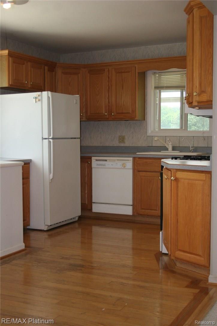 4250 Crandall Road Howell, MI 48855 - Photo 15 of 57 Updated Oak Kitchen with hardwood floor~