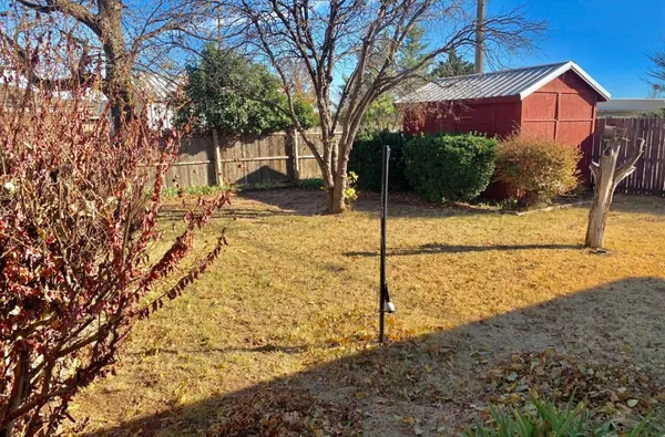 a view of a yard of the house