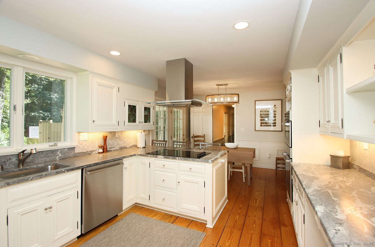 125 Wildcat Road Madison, CT 06443 - Photo 8 of 34