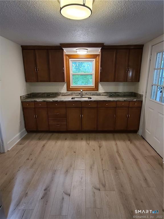 683 Worthington Ridge Berlin, CT 06037 - Photo 2 of 9