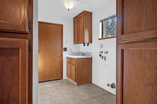 a en suite bathroom with a shower