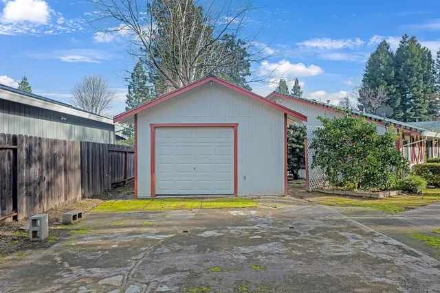 a view of a pathway with a house