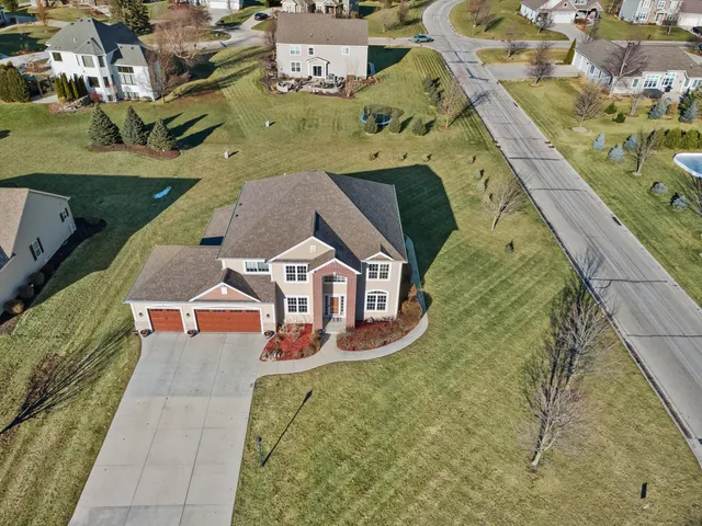$849,900 | N42W22770 Beacon Court, Pewaukee, WI 53072
