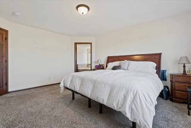 $849,900 | N42W22770 Beacon Court, Pewaukee, WI 53072