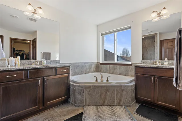 $849,900 | N42W22770 Beacon Court, Pewaukee, WI 53072