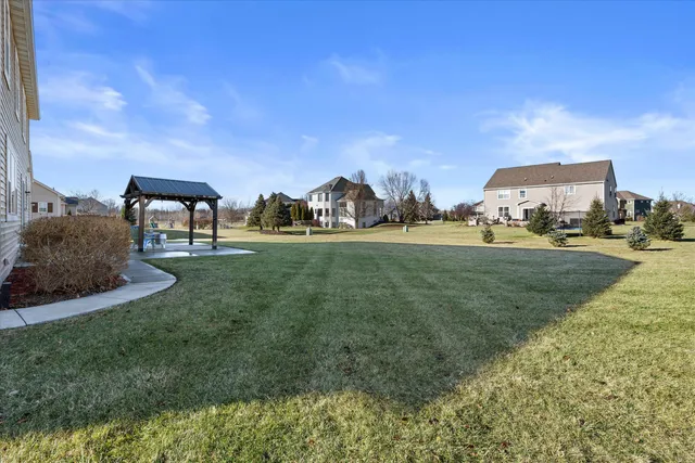 $849,900 | N42W22770 Beacon Court, Pewaukee, WI 53072