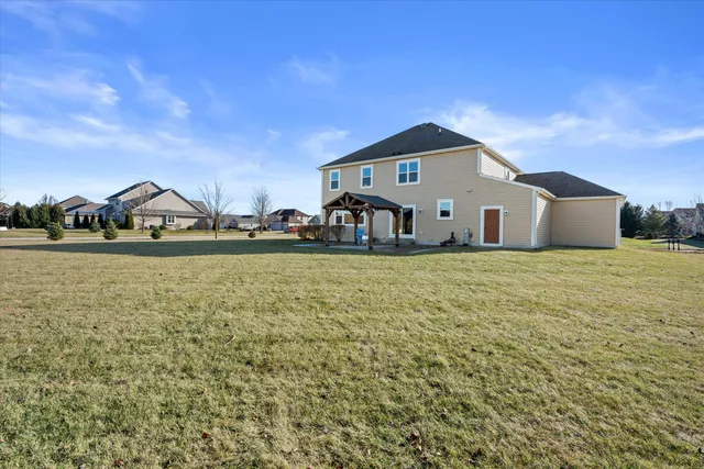 $849,900 | N42W22770 Beacon Court, Pewaukee, WI 53072