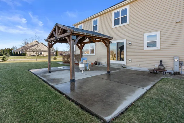 $849,900 | N42W22770 Beacon Court, Pewaukee, WI 53072