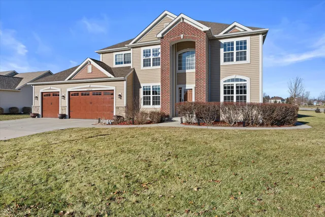 $849,900 | N42W22770 Beacon Court, Pewaukee, WI 53072