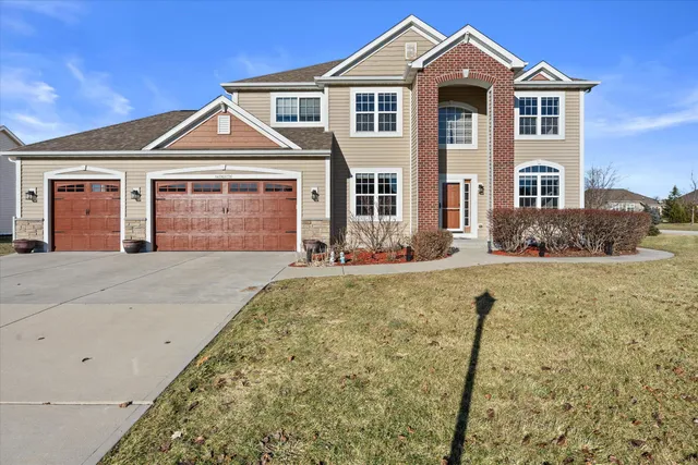 $849,900 | N42W22770 Beacon Court, Pewaukee, WI 53072