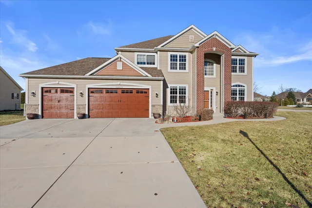 $849,900 | N42W22770 Beacon Court, Pewaukee, WI 53072