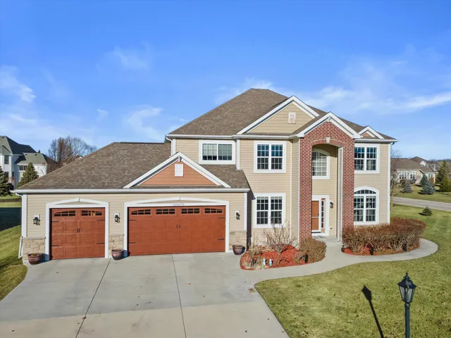 $849,900 | N42W22770 Beacon Court, Pewaukee, WI 53072
