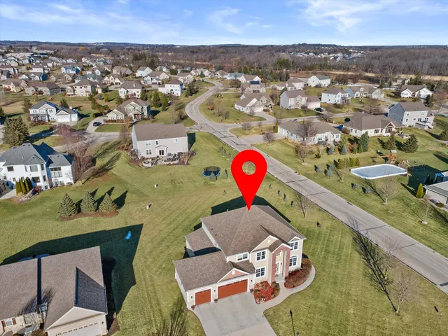 $849,900 | N42W22770 Beacon Court, Pewaukee, WI 53072