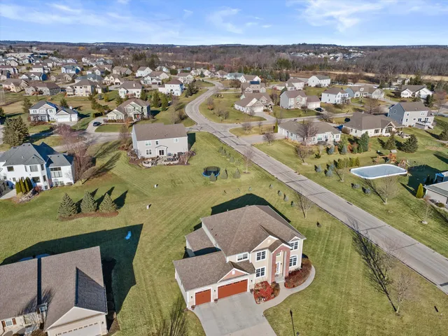 $849,900 | N42W22770 Beacon Court, Pewaukee, WI 53072