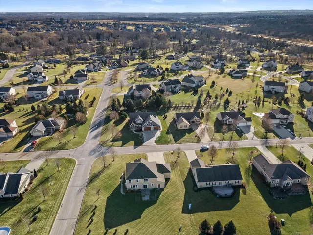 $849,900 | N42W22770 Beacon Court, Pewaukee, WI 53072