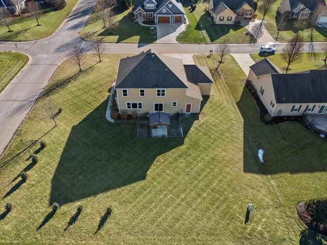 $849,900 | N42W22770 Beacon Court, Pewaukee, WI 53072