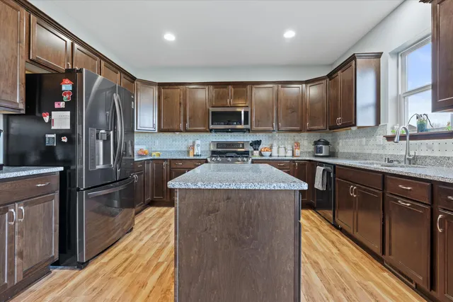 $849,900 | N42W22770 Beacon Court, Pewaukee, WI 53072