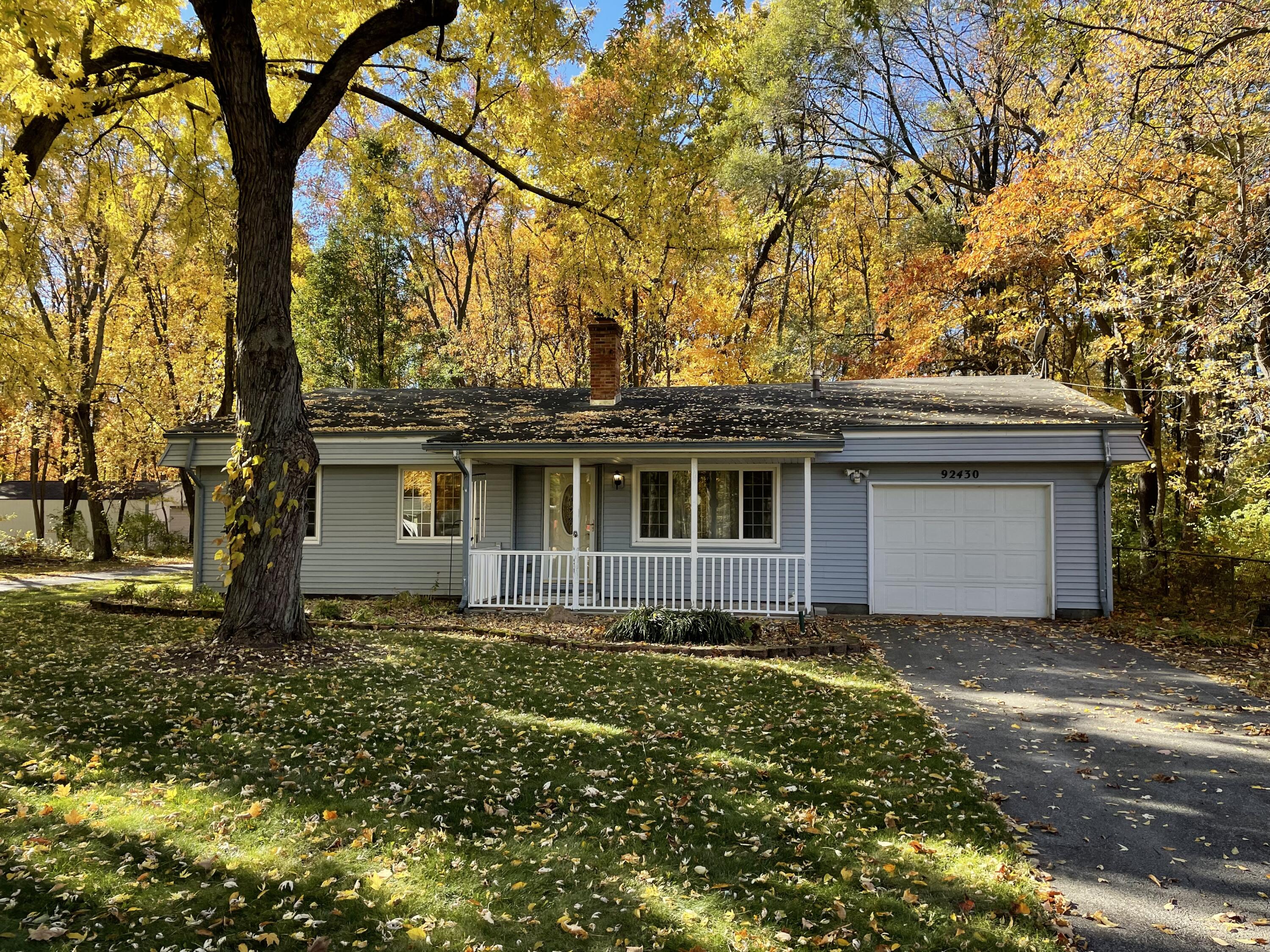 92430 Center Street Dowagiac, MI 49047 - Photo 2 of 26 IMG_2850