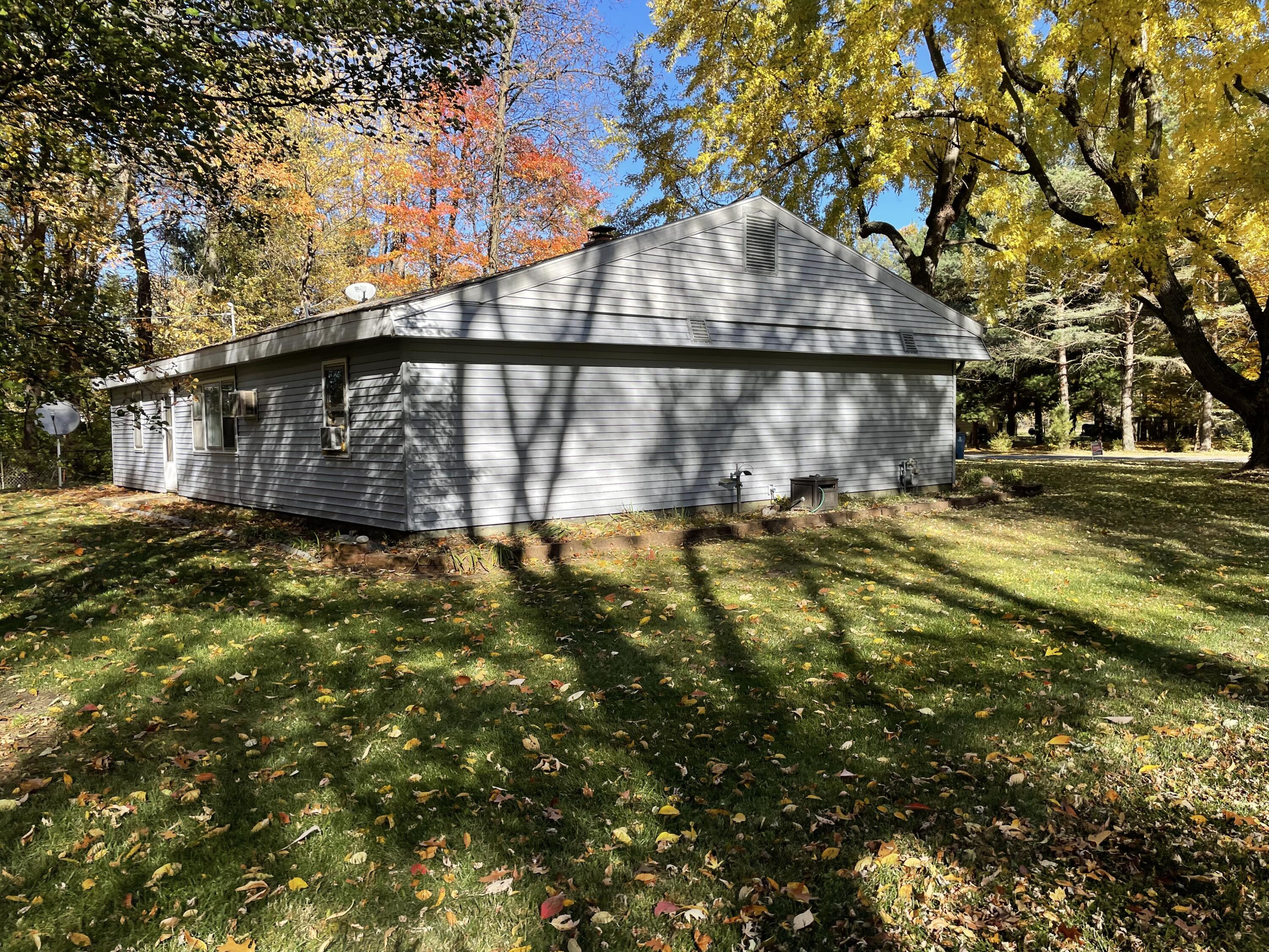 92430 Center Street Dowagiac, MI 49047 - Photo 5 of 26 IMG_2841