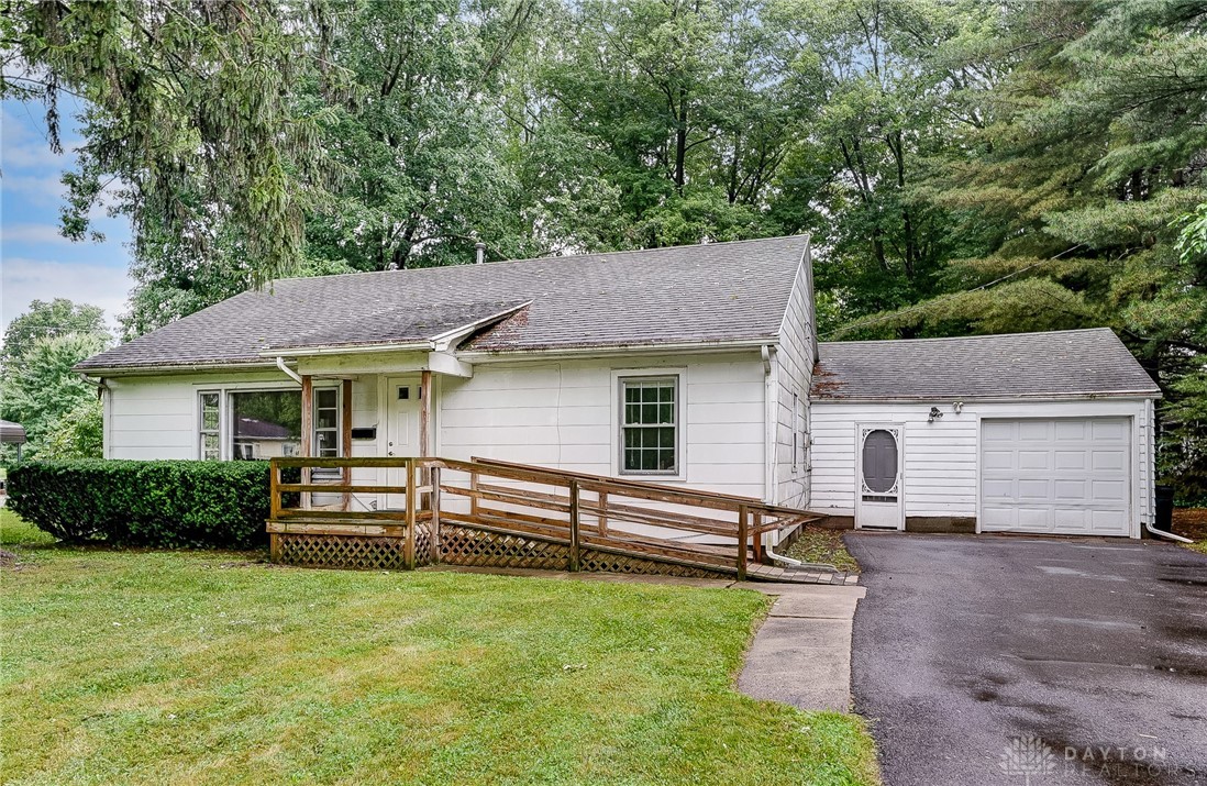 1151 Shrine Road Springfield, OH 45504 - Photo 2 of 29