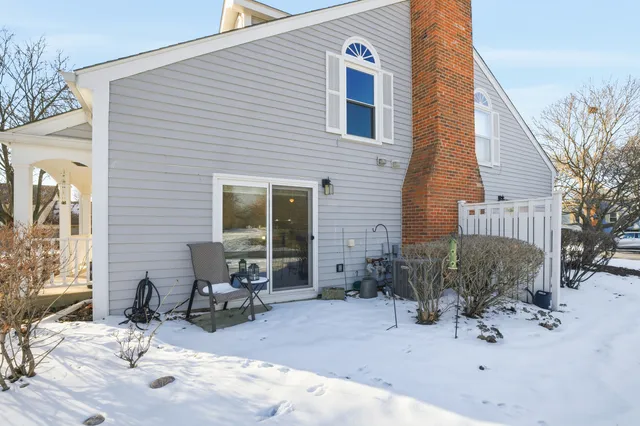 $310,000 | 1511 Queensgreen Court, Naperville, IL 60563