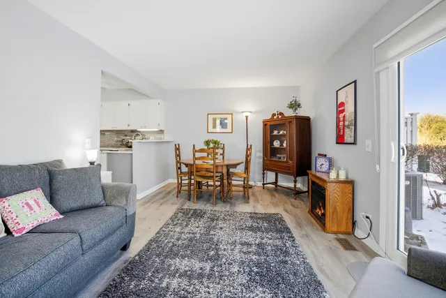 $310,000 | 1511 Queensgreen Court, Naperville, IL 60563