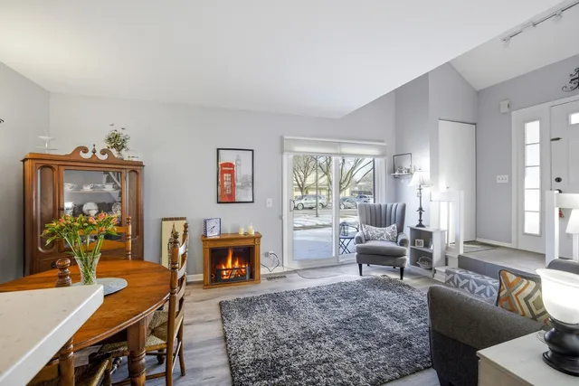 $310,000 | 1511 Queensgreen Court, Naperville, IL 60563