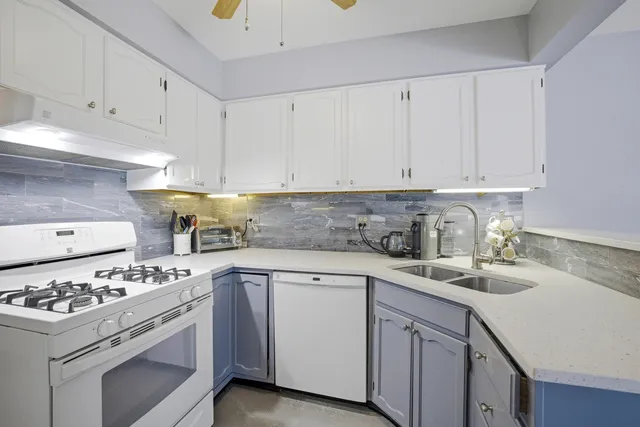 $310,000 | 1511 Queensgreen Court, Naperville, IL 60563