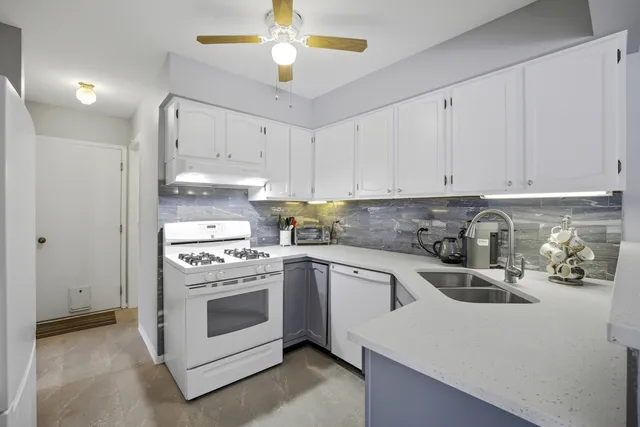 $310,000 | 1511 Queensgreen Court, Naperville, IL 60563