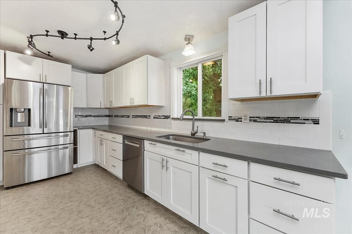 7141 West Hill Road Boise, ID 83714 - Photo 6 of 28 Kitchen