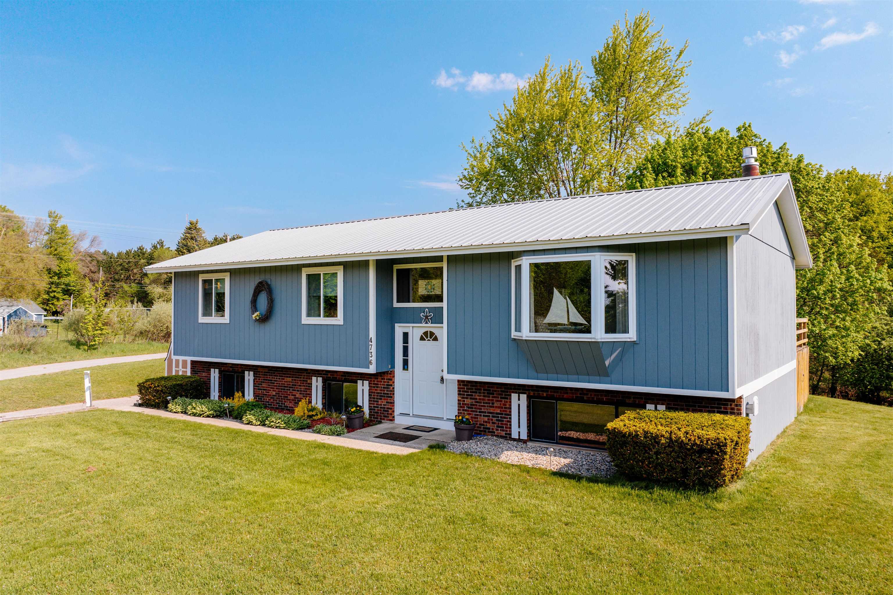 4736 Barnes Road Traverse City, MI 49684 - Photo 3 of 55 1922332-94ba70f9-1a86-4dcf-ba0a-ecb6f0243b8c.JPG