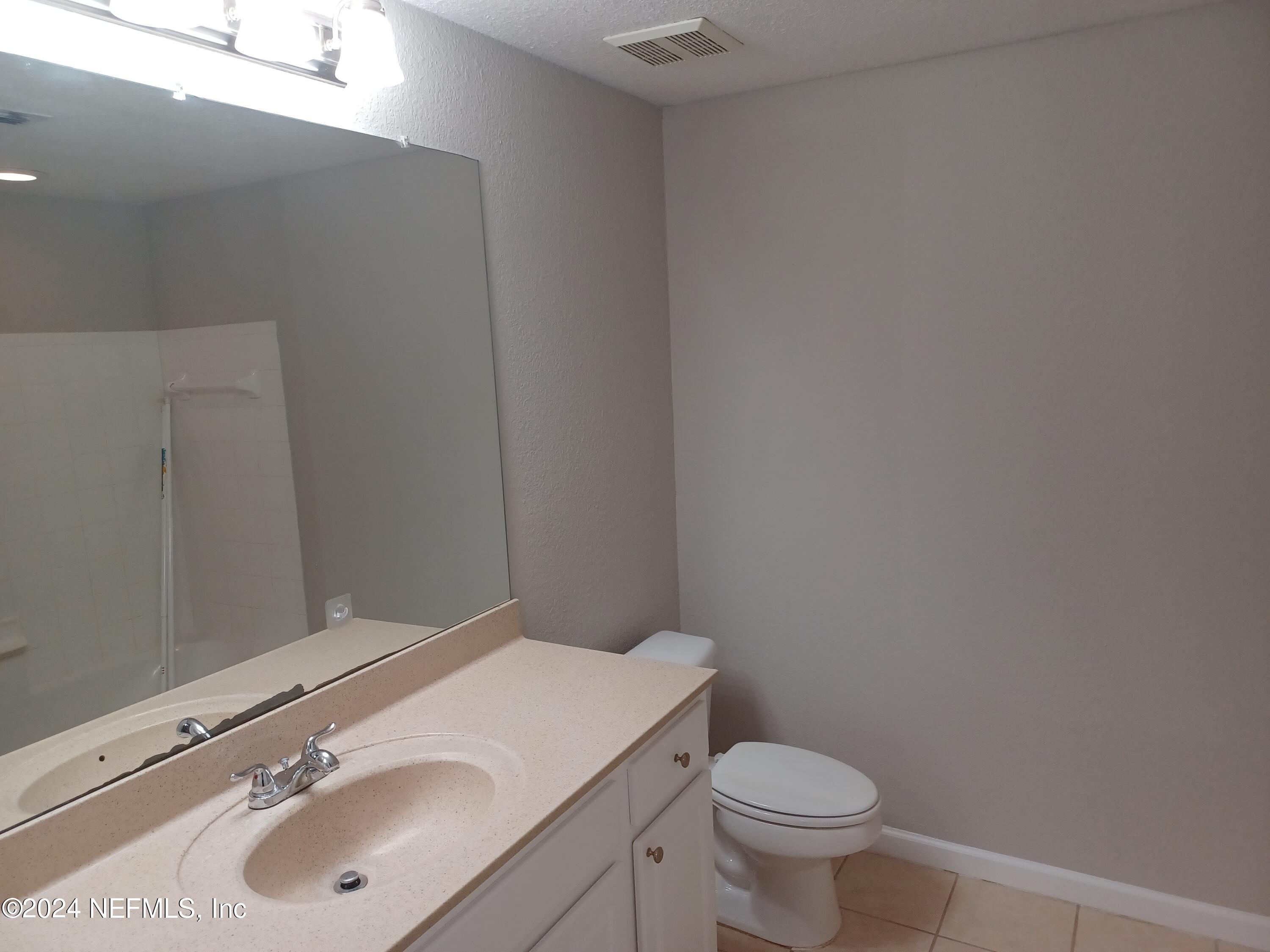 10075 Gate Parkway North, Unit 2406 Jacksonville, FL 32246 - Photo 22 of 25 23 Hall Bath 2
