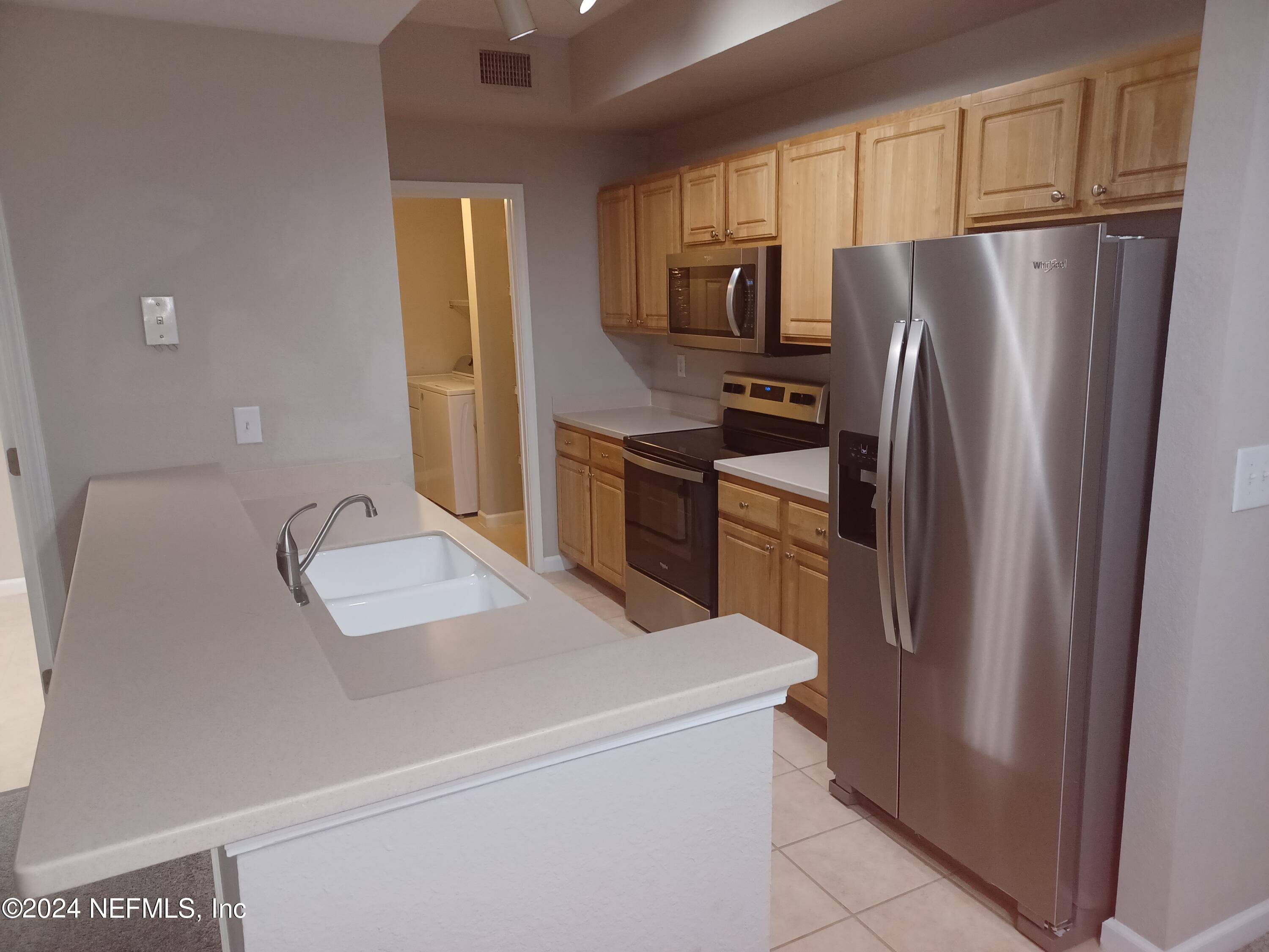 10075 Gate Parkway North, Unit 2406 Jacksonville, FL 32246 - Photo 10 of 25 10 Kitchen