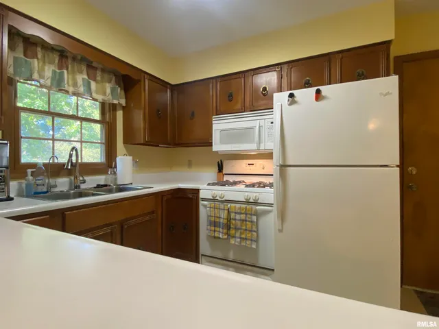 $195,000 | 37 Westfair Drive, Jacksonville, IL 62650