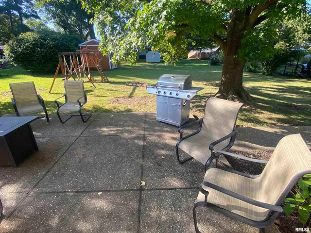 $195,000 | 37 Westfair Drive, Jacksonville, IL 62650