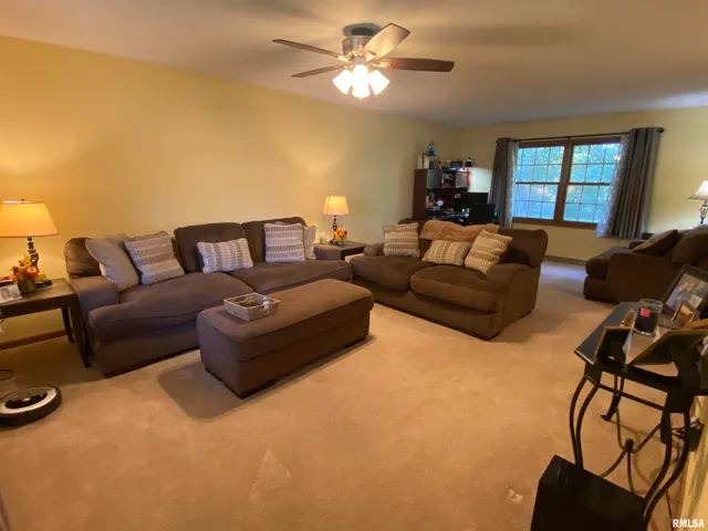 $195,000 | 37 Westfair Drive, Jacksonville, IL 62650