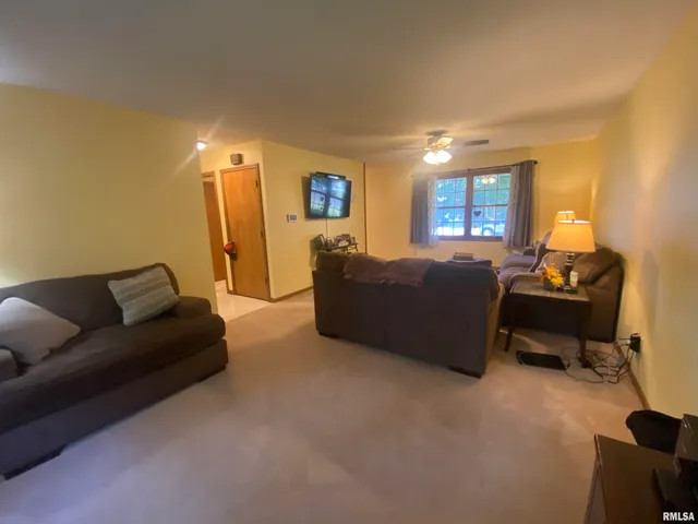 $195,000 | 37 Westfair Drive, Jacksonville, IL 62650