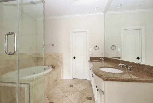 $2,695 | 707 Welch Street, Houston, TX 77006