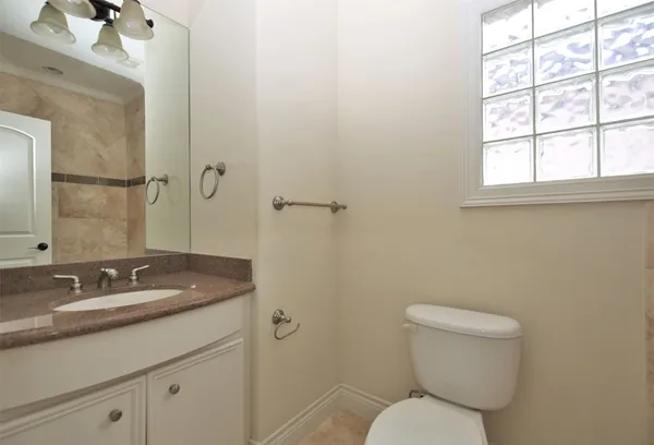 $2,695 | 707 Welch Street, Houston, TX 77006