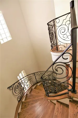 $2,695 | 707 Welch Street, Houston, TX 77006