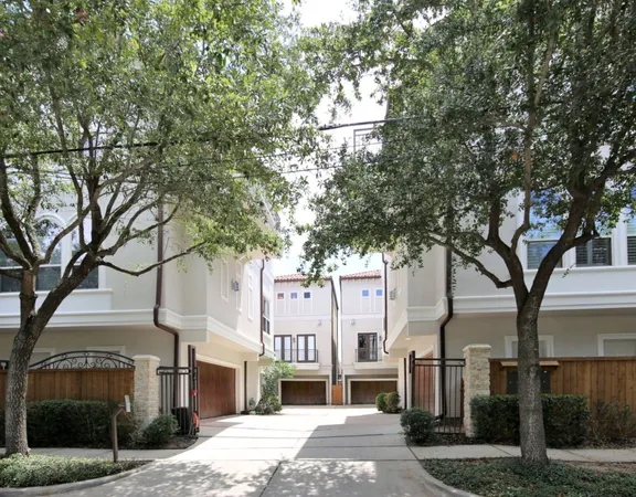 $2,695 | 707 Welch Street, Houston, TX 77006