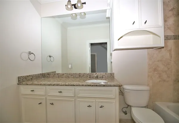 $2,695 | 707 Welch Street, Houston, TX 77006