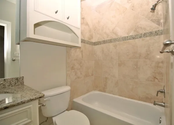 $2,695 | 707 Welch Street, Houston, TX 77006