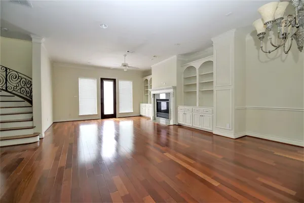 $2,695 | 707 Welch Street, Houston, TX 77006