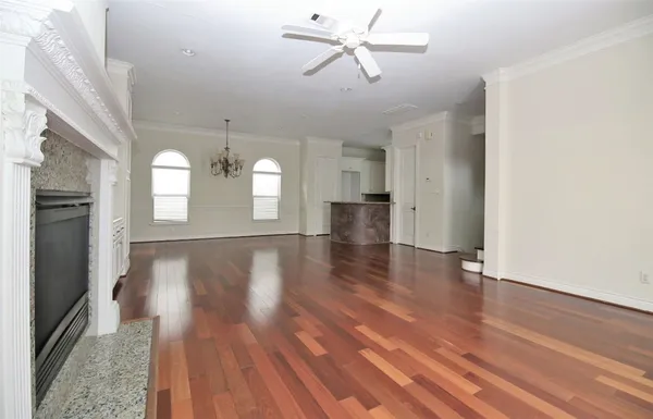 $2,695 | 707 Welch Street, Houston, TX 77006