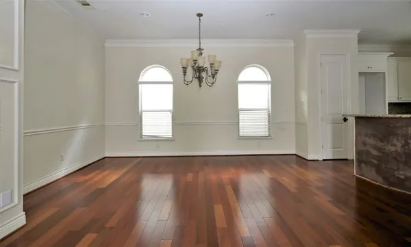 $2,695 | 707 Welch Street, Houston, TX 77006