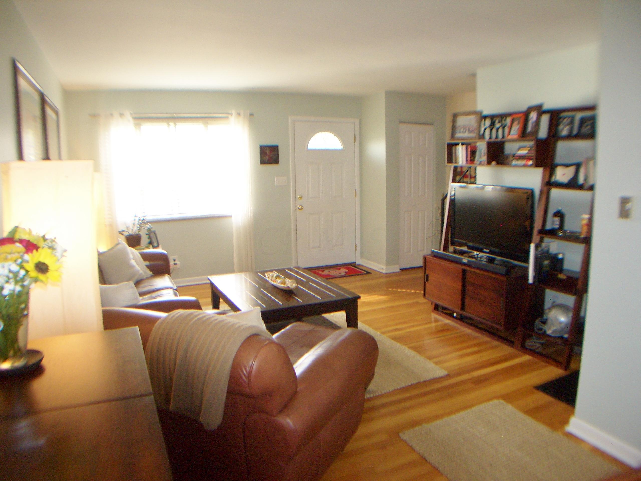 1874 Kentwell Road Columbus, OH 43221 - Photo 4 of 14